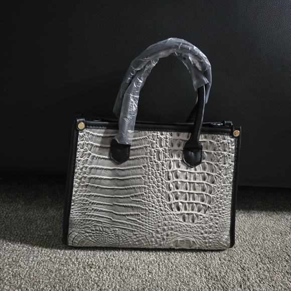 Elegant Crocodile Pattern Handbag Set - Black and Gray - Picture 3 of 7